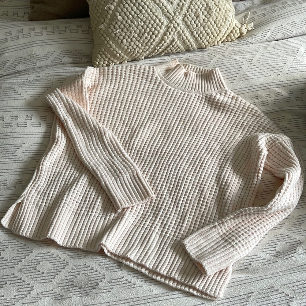 Beautiful textured blush pink cropped sweater